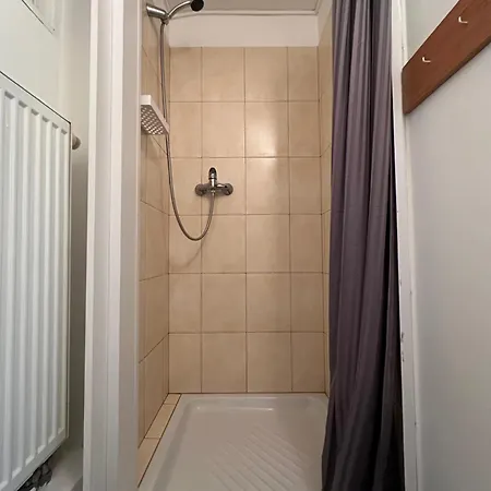 Buddha's Clubhouse - Relax With Free Parking And Breakfast Bed & Breakfast Prague