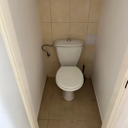 Buddha's Clubhouse - Relax With Free Parking And Breakfast * Prague