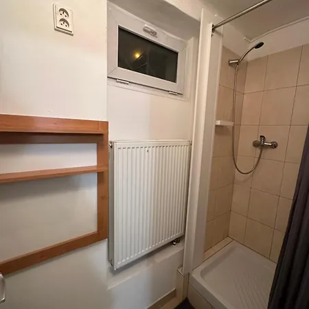 Bed & Breakfast Buddha's Clubhouse - Relax With Free Parking And Breakfast Prague